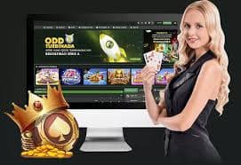 Người chơi sử dụng điện thoại chơi bắn cá đổi thưởng tại r888 Việt Nam